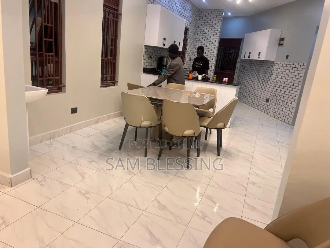 3bdrm House in Kitende, Ssabagabo-Makindye for sale