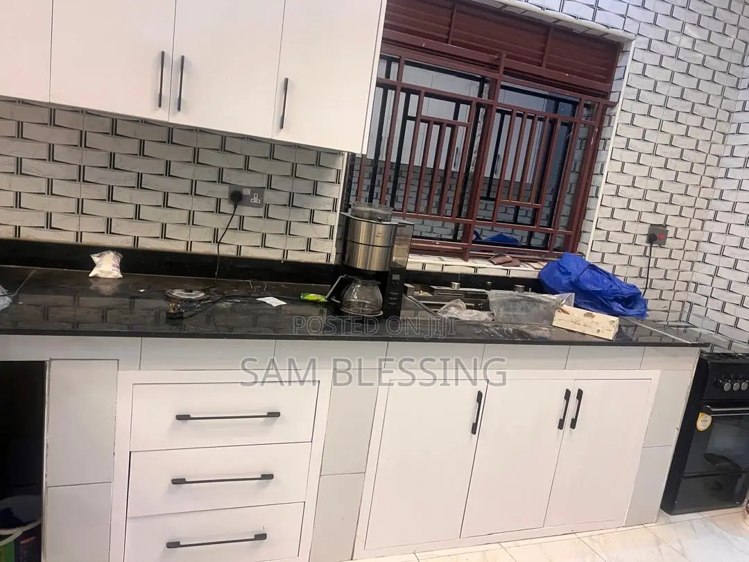 3bdrm House in Kitende, Ssabagabo-Makindye for sale
