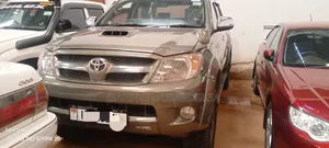 Toyota Hilux SR 4x4 2015 Gold