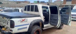 Toyota Hilux SR 4x4 2015 Gold