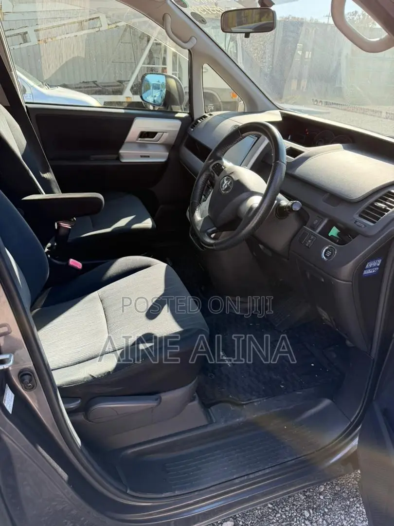 Toyota Noah 2012 Gray