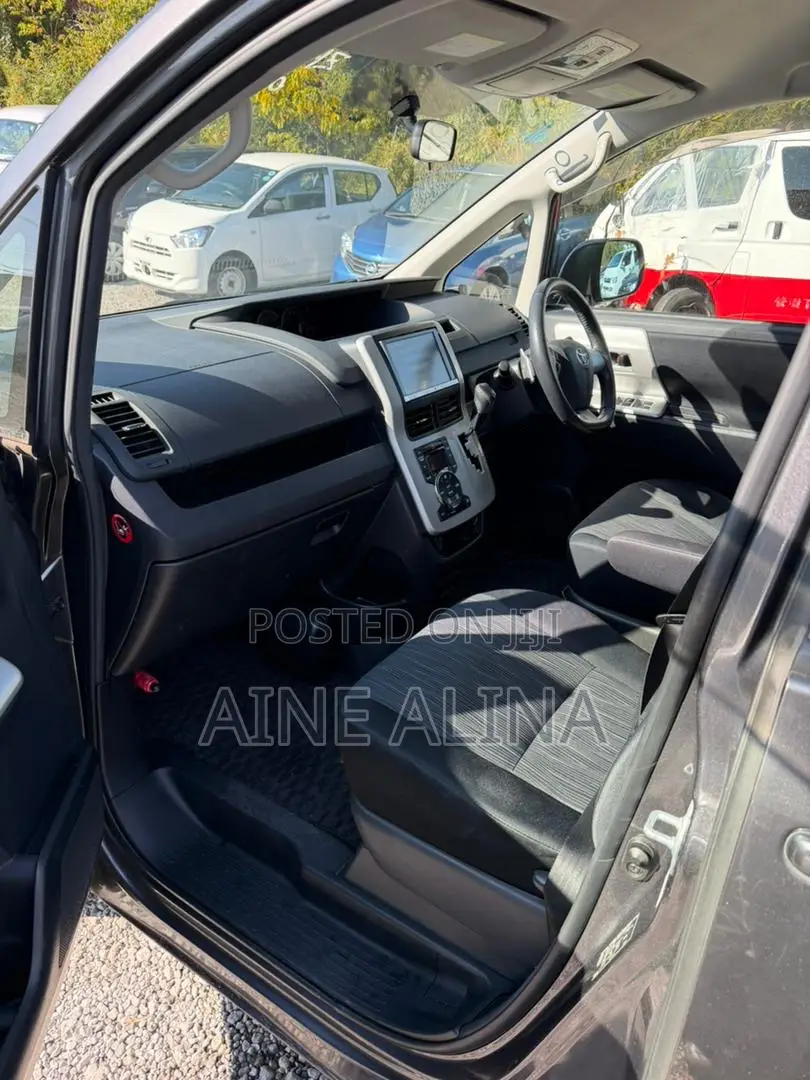 Toyota Noah 2012 Gray