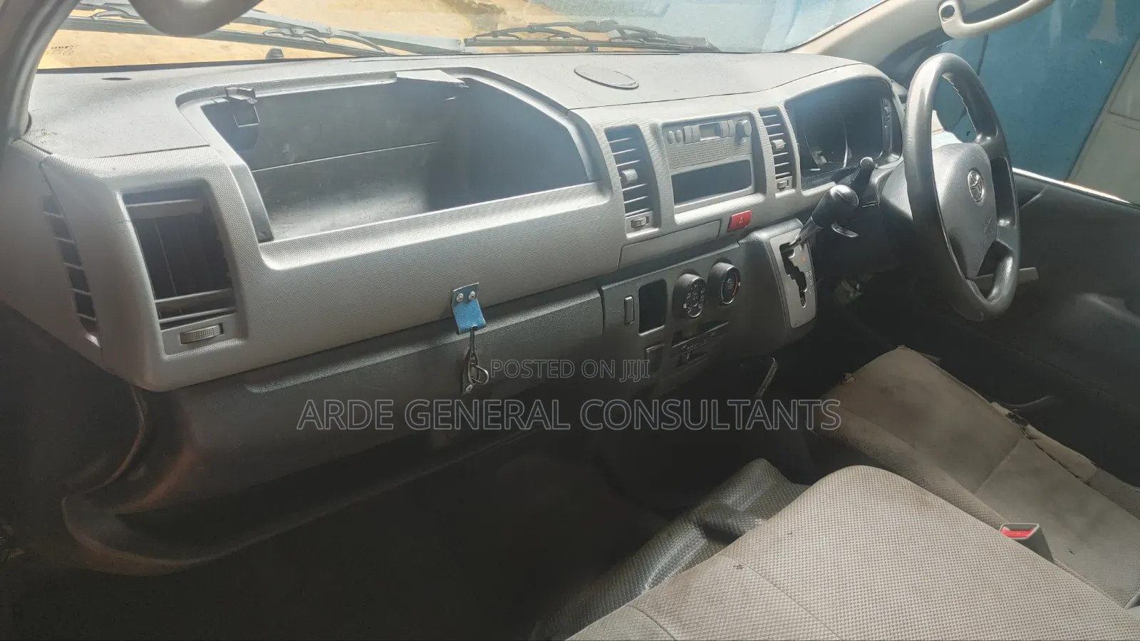 Toyota HiAce 2010 White