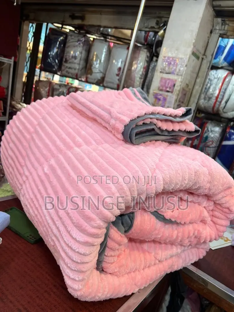 Brand New 4pc Coral Duvet - 2 Pillowcases - 1 Bedsheet ⁠ - ⁠1 Duvet
