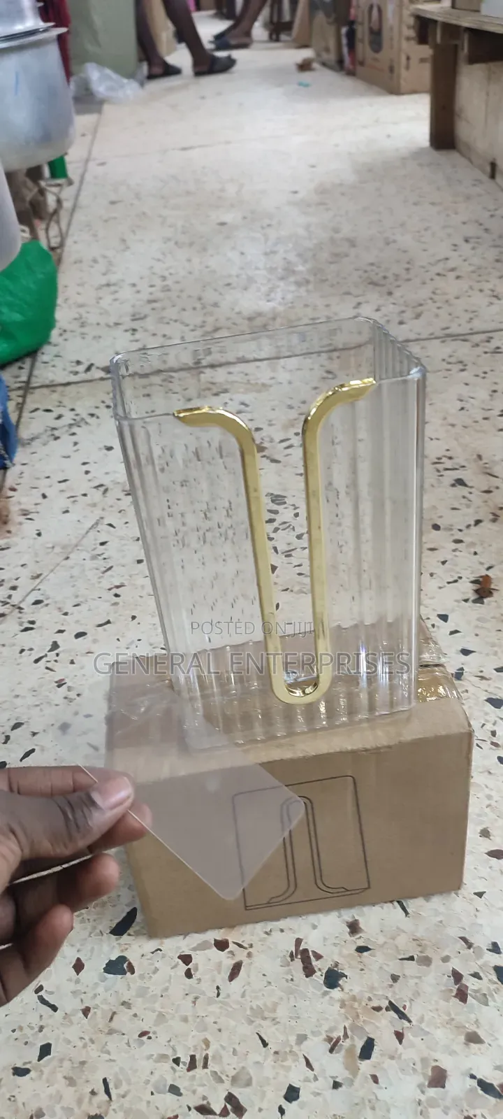 Tissue Holder