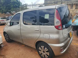 Toyota Fun Cargo 2007 Gold