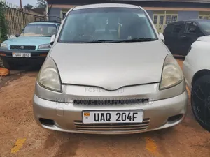 Toyota Fun Cargo 2007 Gold