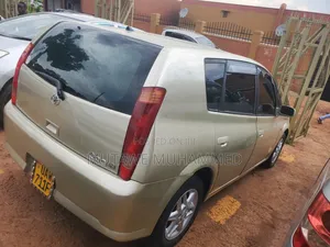 Toyota Opa 2005 Gold