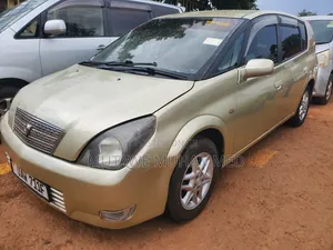 Toyota Opa 2005 Gold