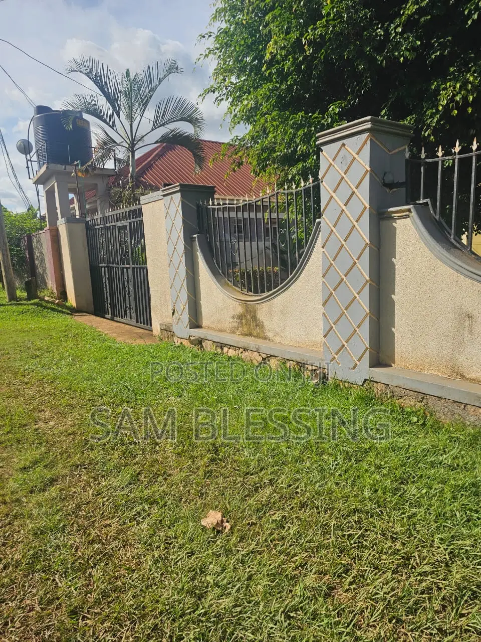 3bdrm House in Kajjansi Bweya, Ssabagabo-Makindye for sale