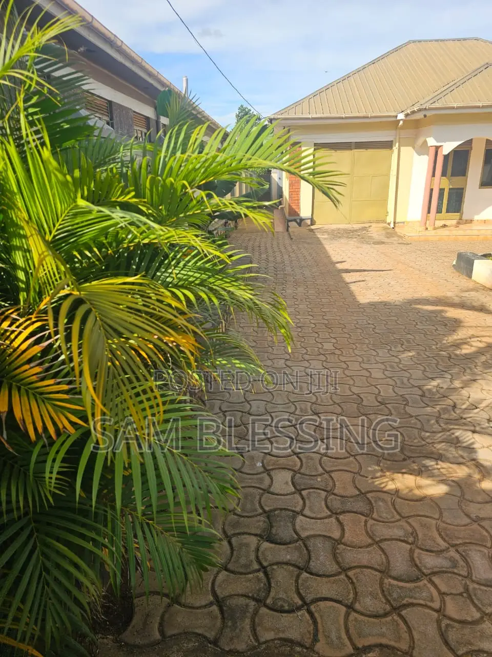 3bdrm House in Kajjansi Bweya, Ssabagabo-Makindye for sale