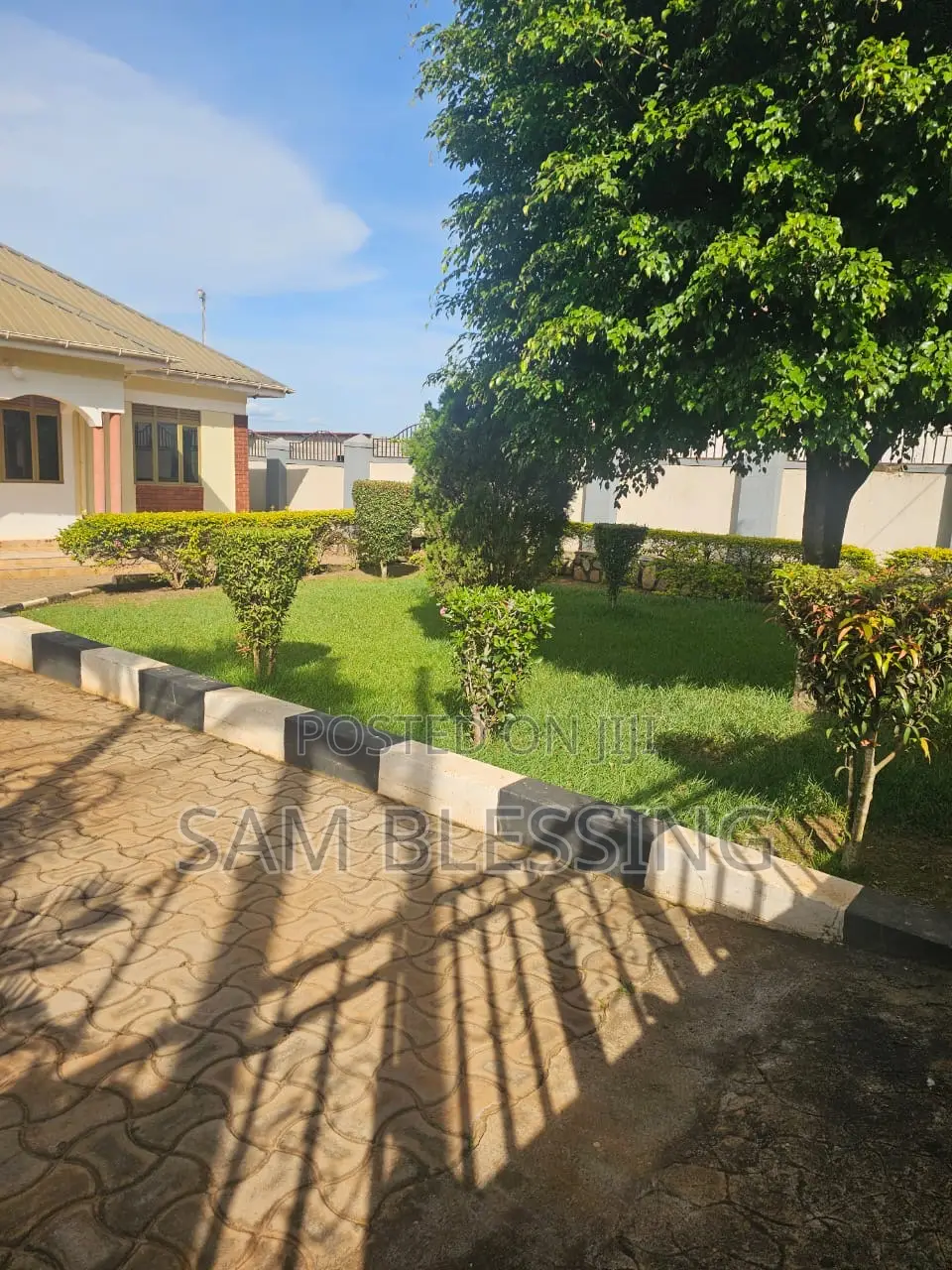 3bdrm House in Kajjansi Bweya, Ssabagabo-Makindye for sale