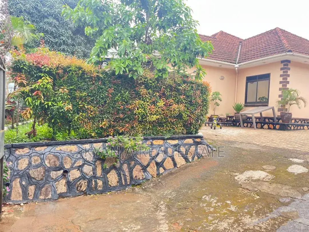 4bdrm Mansion in Kyanja Estates, Central Division for sale