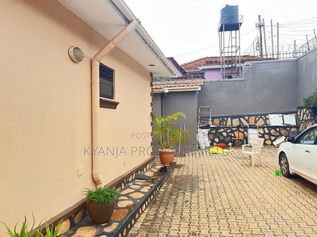 4bdrm Mansion in Kyanja Estates, Central Division for sale