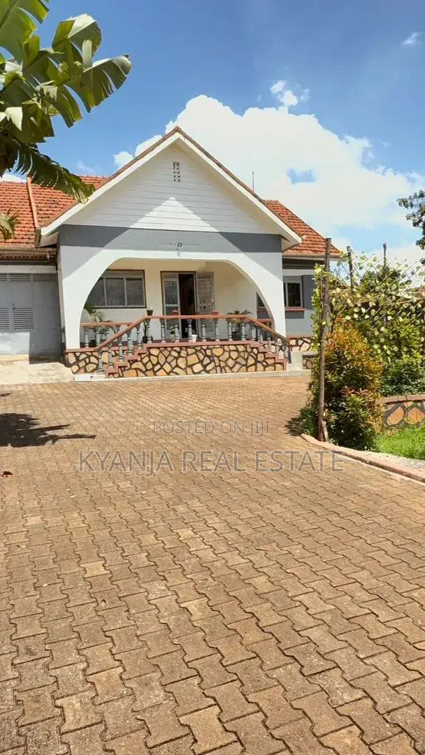 4bdrm Mansion in Kyanja Estates, Central Division for sale