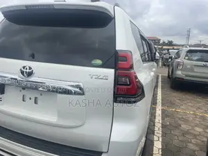 Toyota Land Cruiser Prado 2017 White