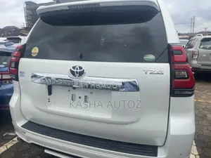 Toyota Land Cruiser Prado 2017 White