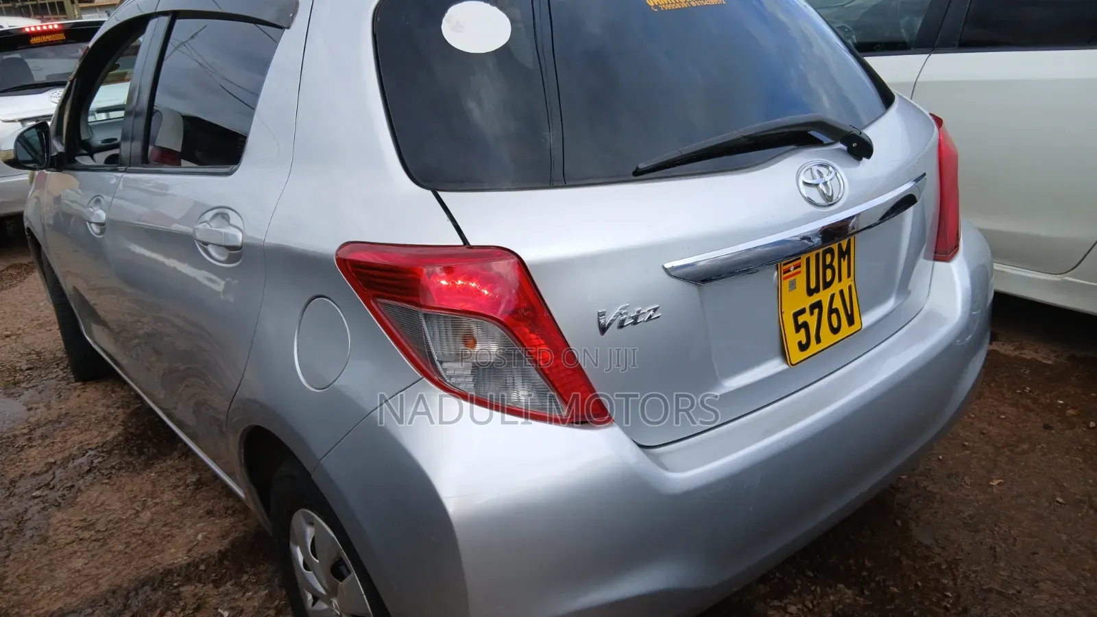 Toyota Vitz 2011 Silver