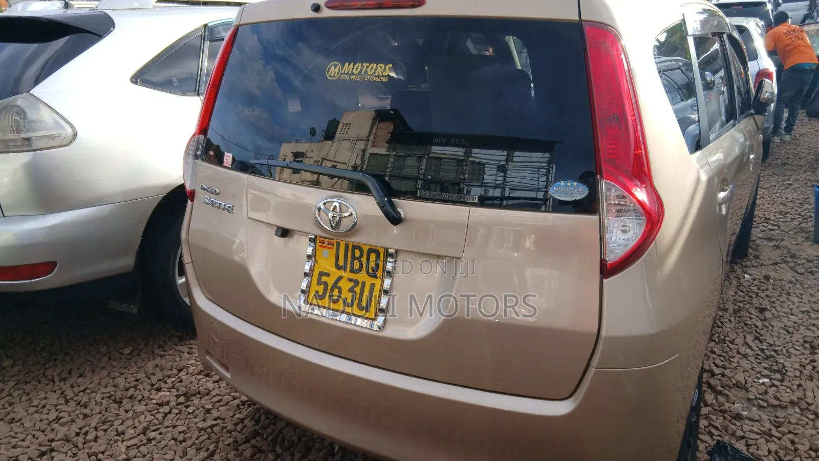 Toyota Passo Sette 2010 Gold