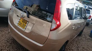 Toyota Passo Sette 2010 Gold