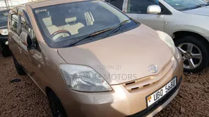 Toyota Passo Sette 2010 Gold