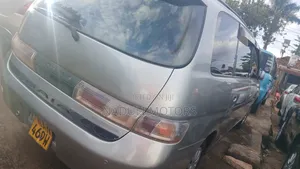 Toyota Gaia 2003