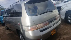 Toyota Gaia 2003