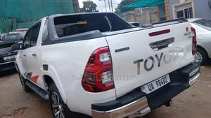 Toyota Hilux 2020 White