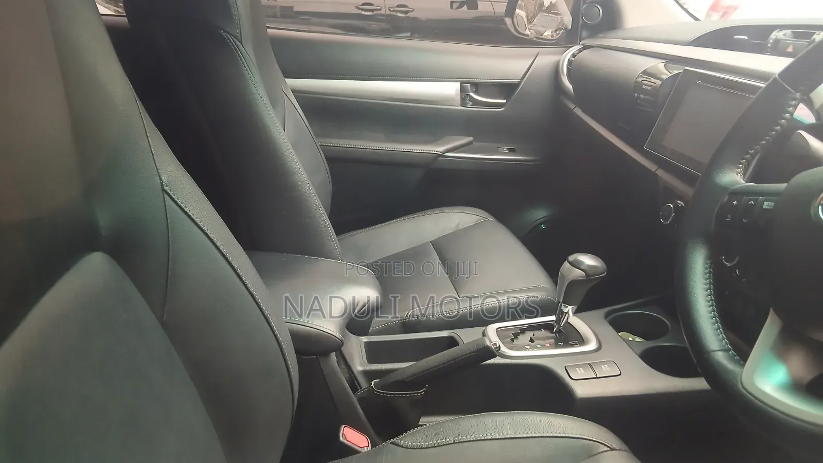 Toyota Hilux 2020 White