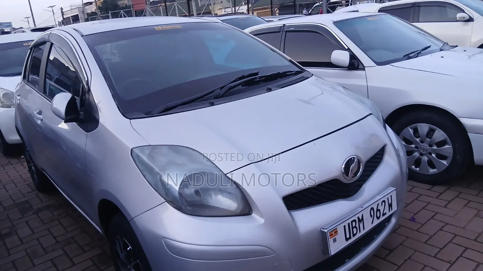 Toyota Vitz 2010 Silver