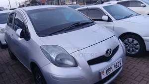 Toyota Vitz 2010 Silver