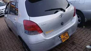 Toyota Vitz 2010 Silver
