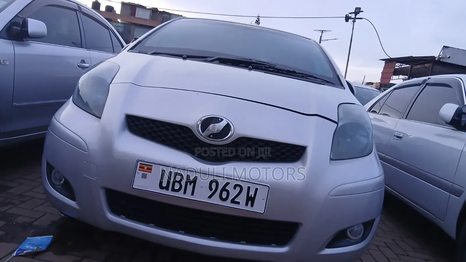Toyota Vitz 2010 Silver