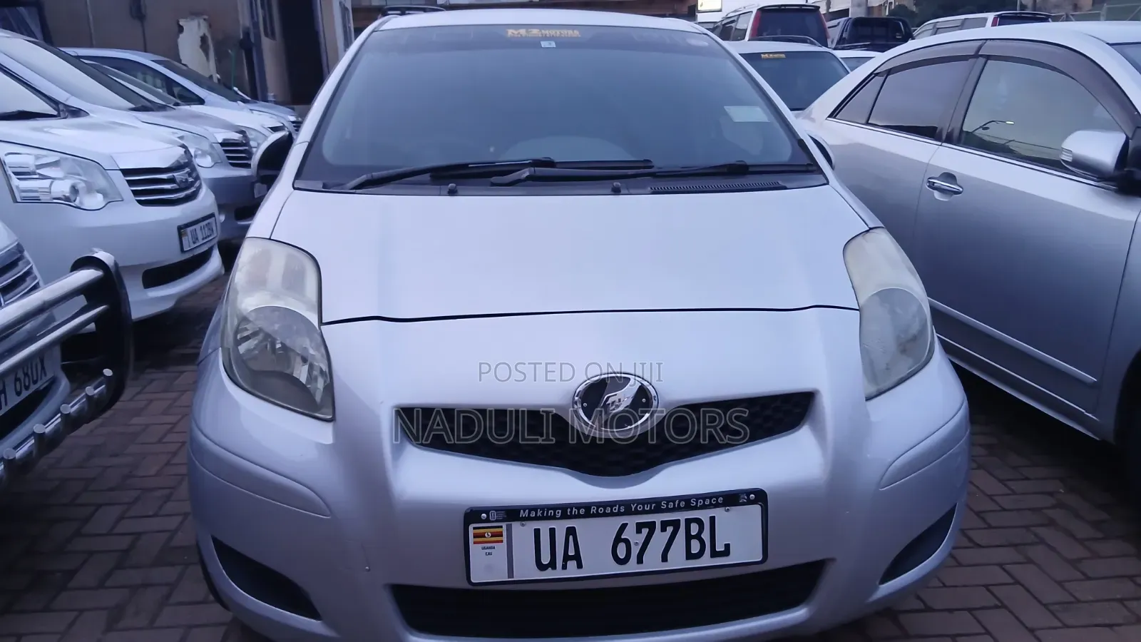 Toyota Vitz 2010 Silver