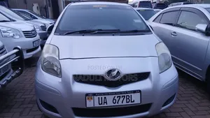 Toyota Vitz 2010 Silver
