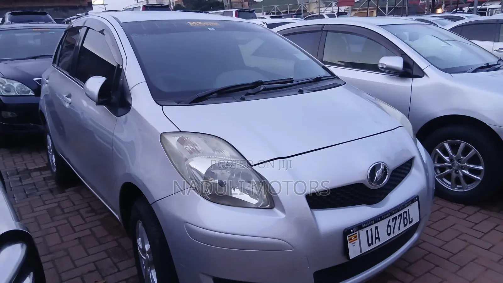 Toyota Vitz 2010 Silver