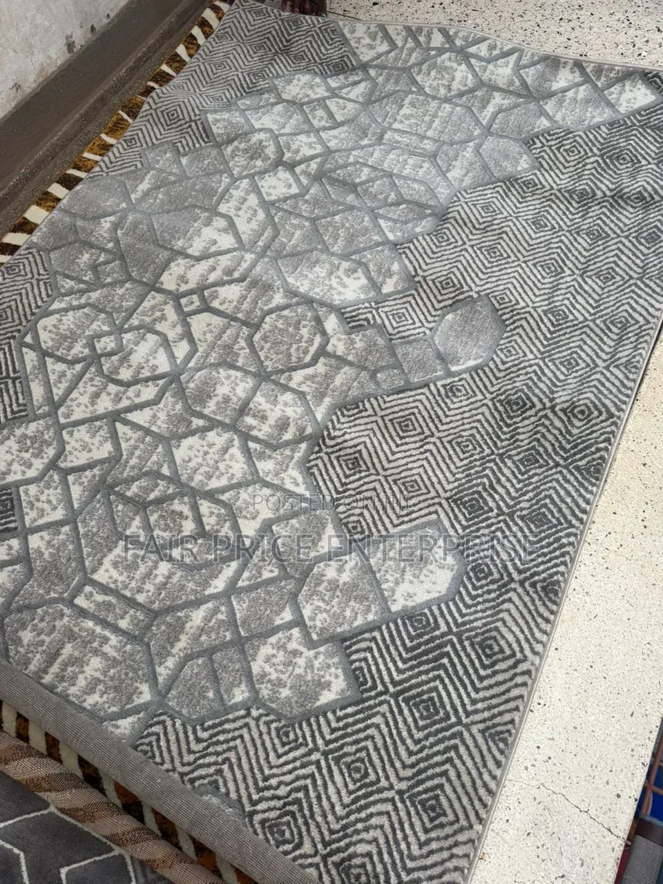 Luxury Modern Center Carpet Rug. 1.5meter by 2meters