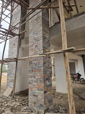 Slate Stones Fixed on Column Kira