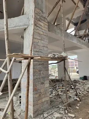Slate Stones Fixed on Column Kira