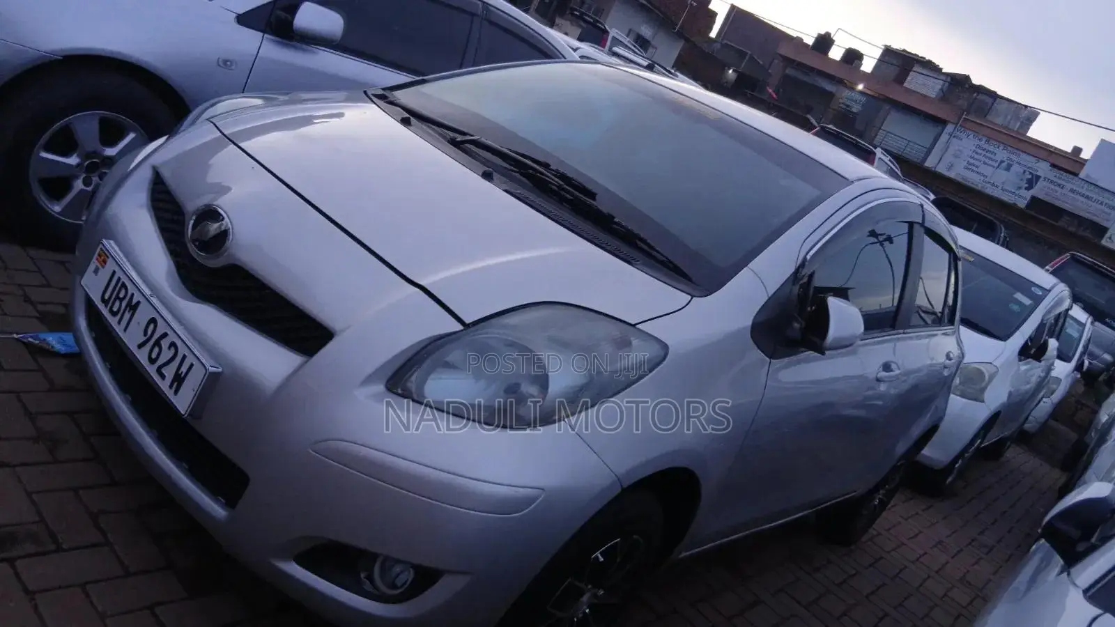 Toyota Vitz 2010 Silver