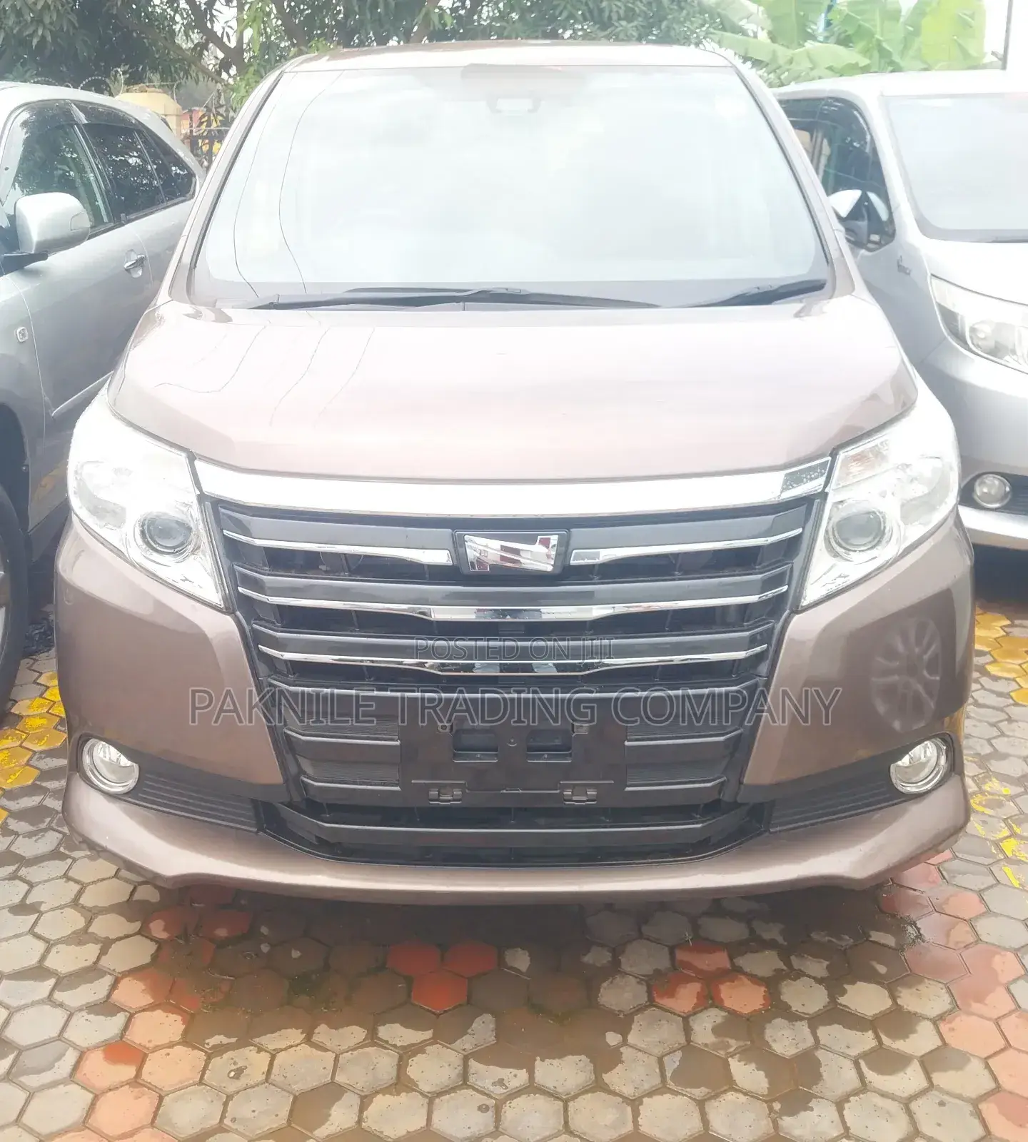 Toyota Noah 2016 Ivory