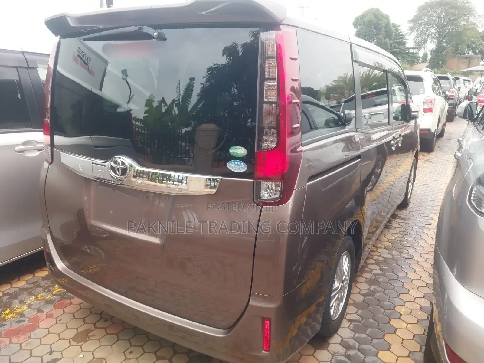 Toyota Noah 2016 Ivory