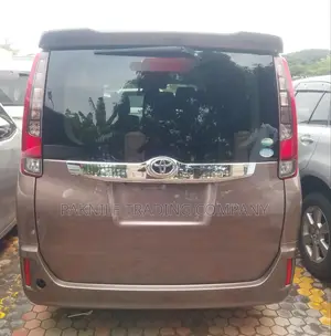 Toyota Noah 2016 Ivory