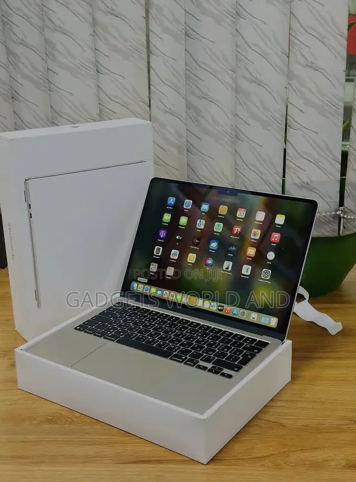 New Laptop Apple MacBook Air 2023 M2 8GB Apple M2 SSD 256GB
