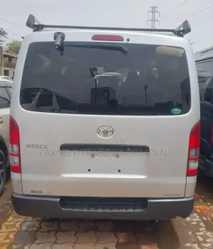 Toyota HiAce 2014 Silver