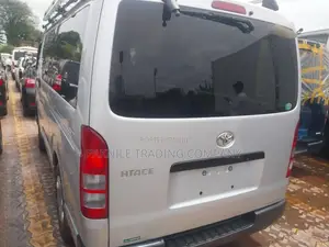 Toyota HiAce 2014 Silver