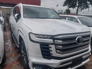 Toyota Land Cruiser 2022 White