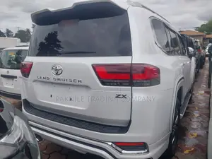Toyota Land Cruiser 2022 White