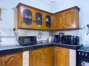 Bandar Home: Modern Secure Short Stay