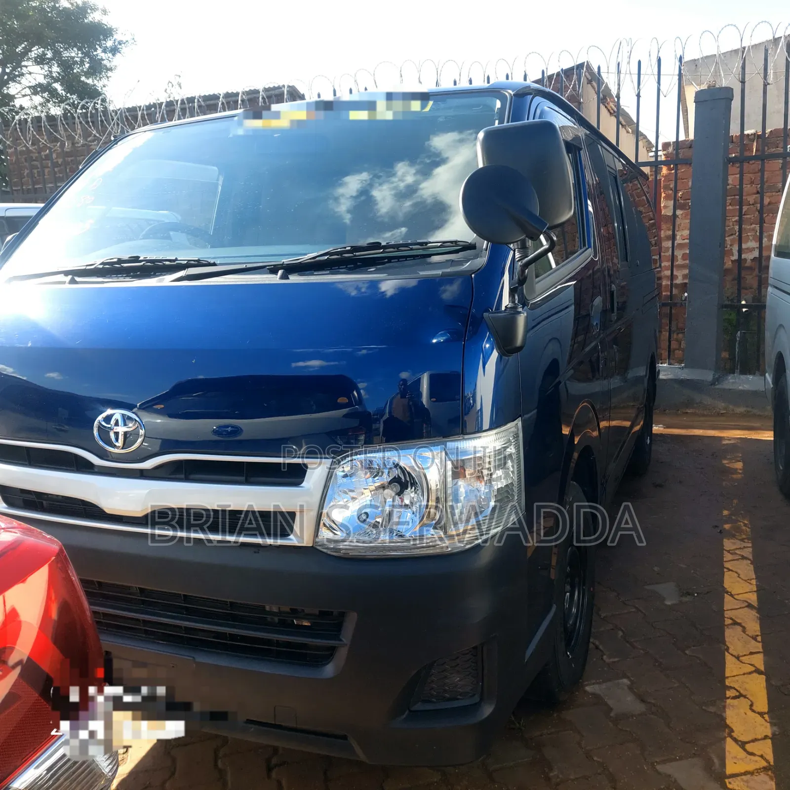 Toyota HiAce 2013 Blue